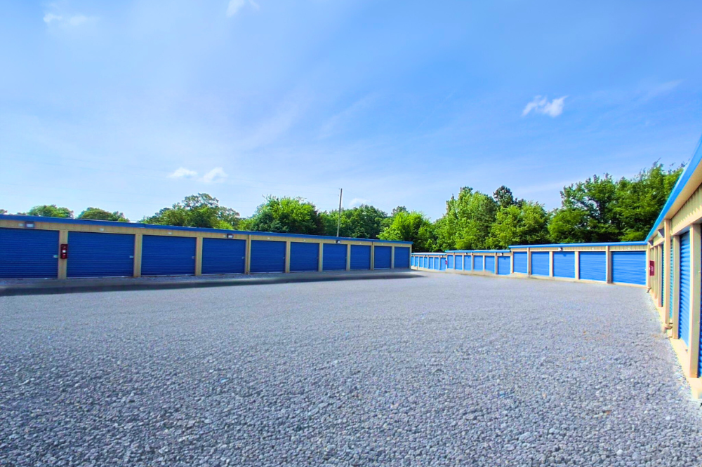 Self storage with wide drive-up aisles Tuscaloosa AL
